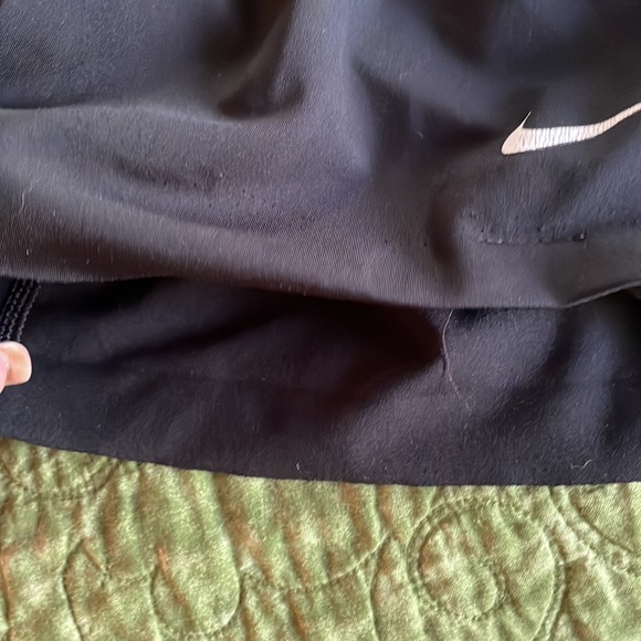Nike Pro spanx sz large needs a little hemming at the bottom - Picture 3 of 4